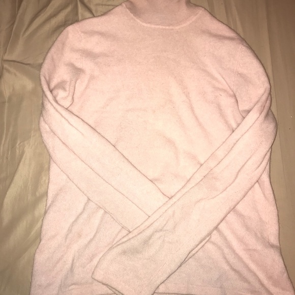 Light pink cashmere sweater - Picture 3 of 3